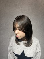 ラソ プエルト(LAZO puerto) 寒色の艶感グレージュカラー