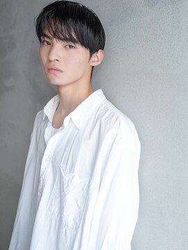 カンナ(Canna) シルバーカラー/ニュアンスマッシュ/かき上げサイドパート/20代