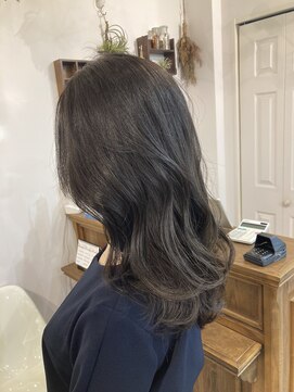 レイリー(LAiLy) 大人可愛いレイヤー　スロウカラー　アッシュ