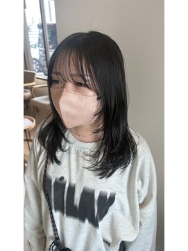 ヴィアンカ(Vianca) シアーブラック×内巻きレイヤーカット