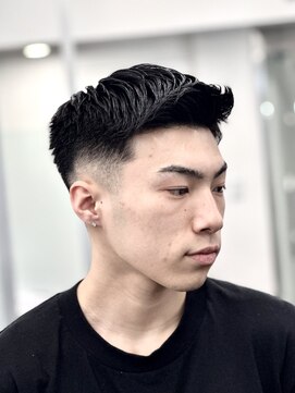 クロムトウキョウ ザ バーバー ネオン 新宿店(CHROM TOKYO the Barber ne/on) フェザーアップ/スキンフェード