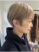 大人可愛い小顔ショート刈り上げボブブリーチ20代30代40代