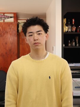 ロマンズヘッド(浪漫頭髪 ROMAN’S HEAD) ピンパーマスパイキーショート テーパーフェード