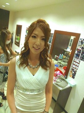 ヘアセットサロンエッジ(Edge) シンプルツイストハーフアップ