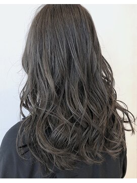 リベラ(LIBERA) 《Libera 表参道》透明感 カーキグレージュ