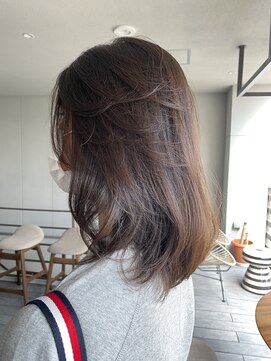 リバレッジ 広尾(Leverage) ミディアムレイヤーヘア　東田真穂