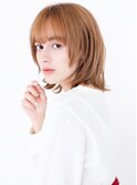 顔周りレイヤーミディアムウルフヘア