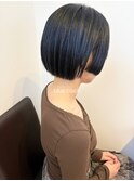ブルーブラック×ぱっつんボブ