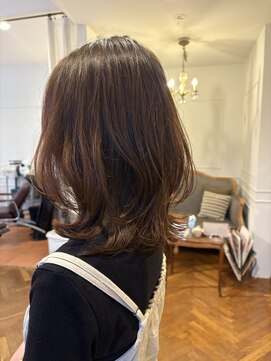 トリコ(trico) レイヤー　ミディアム　外ハネ