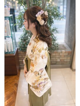 ファーレンピュアスウィート(fahren-pure-suite) 袴スタイルヘアアレンジ胡桃ちゃんヘアー