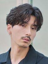 テン 心斎橋(tenn.)&nbsp;メンズセンターパート七三分けパートニュアンスパーマ刈り上げ