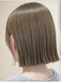 オリーブベージュ　ケアブリーチ　ダブルカラー　ボブ