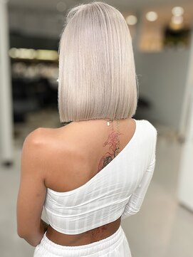 エレクシィ(ELEXY) スモークホワイトグレージュ　セミディ