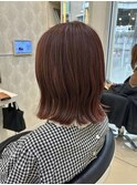 ブリーチなし艶レッドカラーボブ外ハネスタイル