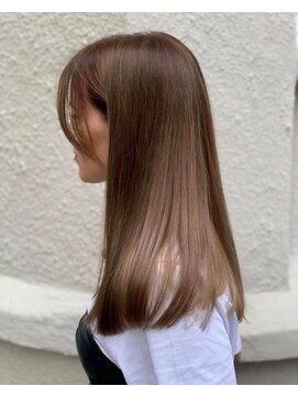 アミ(Ammi) レイヤーロング/グレーベージュ/髪質改善/ブリーチ/カラー/韓国