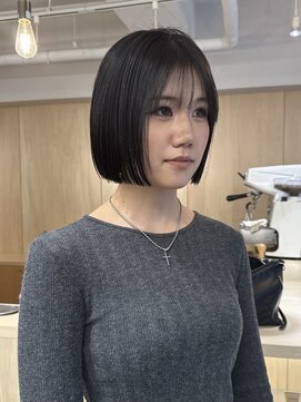 フルリール(fleurir) 艶髪ブルーブラックと切りっぱなしボブ