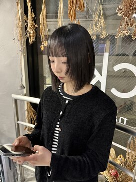 リュッカ(Lyuck) 【MANA】顔まわりがポイント!黒髪ぱつっとボブ