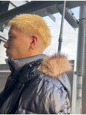 フェードカット抜きっぱブロンド
