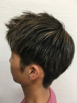 ヘアーアンドメイク きゃら(Hair&Make chara) メンズ　メッシュ　カラー