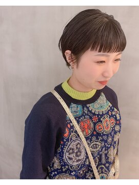 イル(ill) ハンサムショート　ぱっつん前髪　耳掛けショート　大須