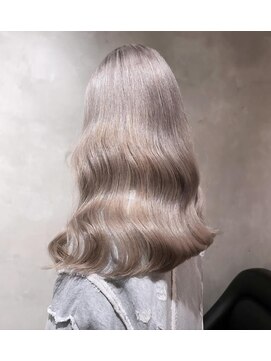 エイト 福岡天神店(EIGHT fukuoka) ホワイトシルバー！