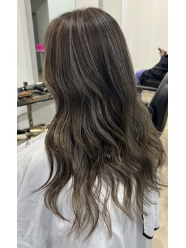 ラルゴ ヘアー(LARGO Hair) ナチュラルアッシュグレーハイライト