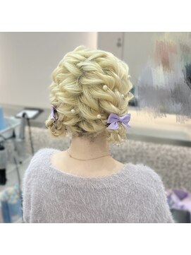 アリエス 八重洲店(Aries) もこもこツインお団子