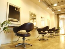 ヘアーリゾートサロン リチェット(Hair Resort Salon Ricetto)の雰囲気（寛ぎの店内は隣も気にならずゆっくり落ち着く雰囲気に。）