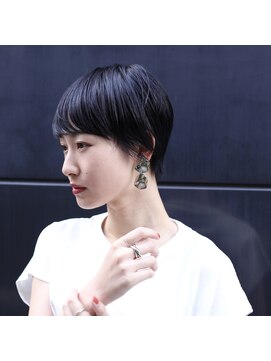 アデ オモテサンドウ(ade omotesando) 黒髪ショートスタイル