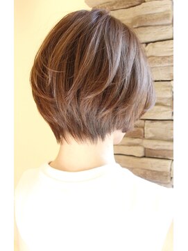 レウナ 外苑前(Reuna) 30代40代に人気シルエットが綺麗に見えるショートボブ