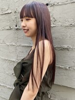 カルテ(QUARTE)&nbsp;深みピンクにプツッと前髪