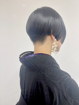 ベルクープス 天王寺店(Belle Coupes) 【BelleCoupes】刈り上げ前下がりショート 袴着物ヘア 個性的