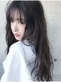 透明感のあるロングレイヤースタイル