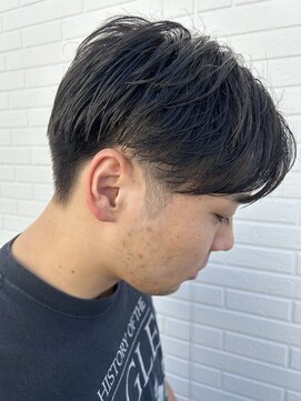 ヒュイル バイ ニアウ(Hwyl by Niau) メンズマッシュセンターパートスパイラルパーマニュアンスパーマ