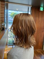 フローレア(Flow rare) 外ハネくびれミディ×ブリーチなしベージュカラー【岩本大樹】