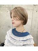 ブロンドベージュ　ミニボブ　ハイトーンボブ