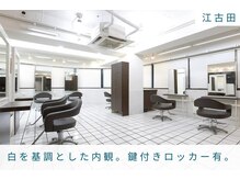インパークス 江古田店(hair stage INPARKS)の雰囲気（白を基調とした内観。鍵付きロッカー有。［江古田駅/江古田］）