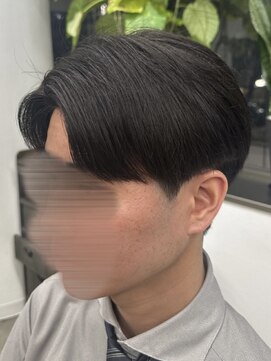 フイ 新宿3丁目(Hui) フェザーパーマ/グレーブルーカラー/刈り上げショートパンク