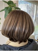 大人可愛い小顔ショートボブ前下がりショートハイライト