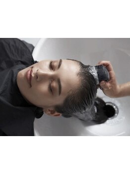 すべてのシャンプー付きメニューにナノバブル発生装置【marbb】を導入♪頭皮も髪もすっきり＆うるツヤに！