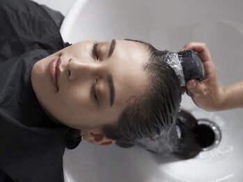 ブリッジ ヘアー(BRIDGE hair)の写真/すべてのシャンプー付きメニューにナノバブル発生装置【marbb】を導入♪頭皮も髪もすっきり&うるツヤに!