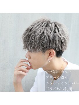 リップス 吉祥寺店 (LIPPS) ホワイトシルバーアッシュ前下がりツーブロ刈り上げマッシュ