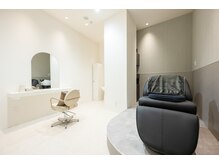 シャンプー台付き個室もご用意しております。