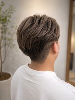 ウルッシュ(Urlush) 王道マッシュ×ツーブロックで清潔感と抜け感を両立。
