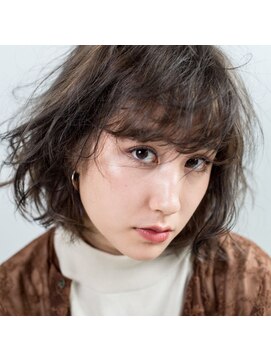 シータ(CITA) パールグレイ系ハイライト×ボブ