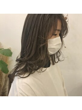 マウロア(MAULOA) “ワンカール×くびれミディ”中西英美子