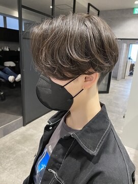 アンダーバーホワイト(_WHITE) 前下がりセンターパート