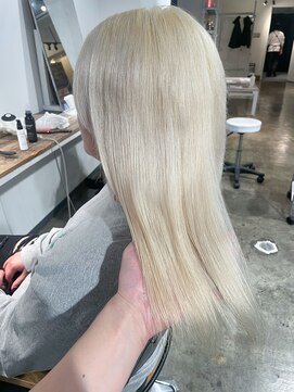 ニュート(Neut ) ホワイトシルバーカラー/ケアブリーチ/ハイトーン/名古屋