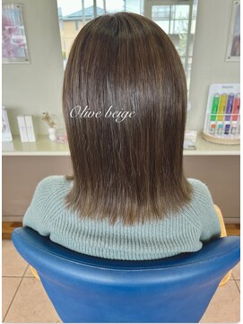 アトリーチェタ 田富店(ATTRICE) オリーブベージュ切りっぱなしボブ卵型ヘアカラー美髪