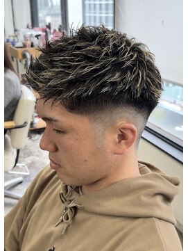 リヴ オオサカ(LIV OSAKA) フェード 短髪 メンズショート ハイライト メッシュ